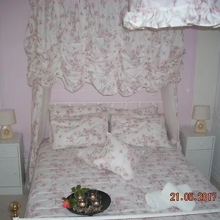 Iris Apartment Apolpaina